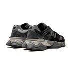 9060 "Black/Castlerock"