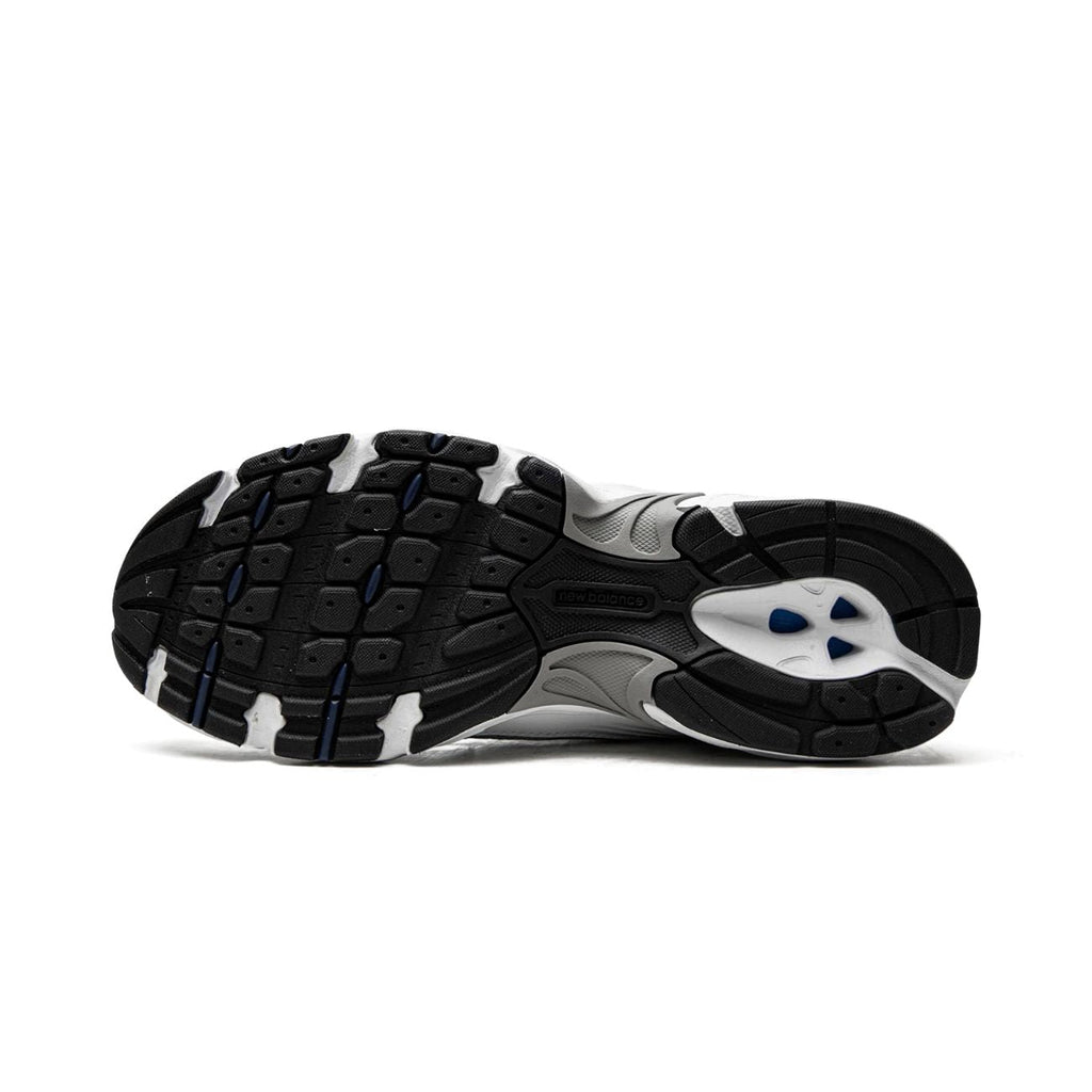 530 "WHITE/SILVER/NAVY"